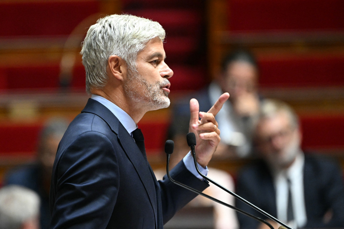 Laurent Wauquiez dépose une proposition de loi pour interdire le port du  voile aux mineures dans l'espace public