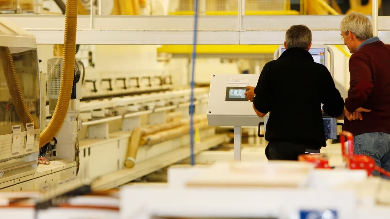 Il fournit But, Conforama ou Leroy Merlin: le fabricant français de meubles  en kit Parisot Industrie placé en redressement judiciaire