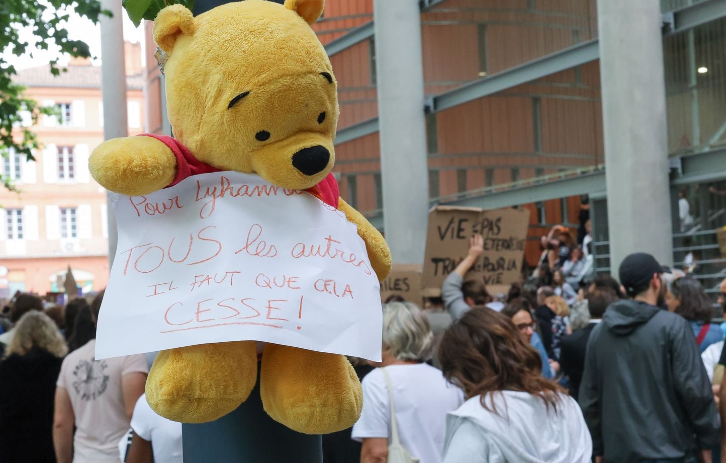 EN DIRECT Affaire Lyhanna : La mère de la petite « Rosa » va porter plainte  contre l'Etat…