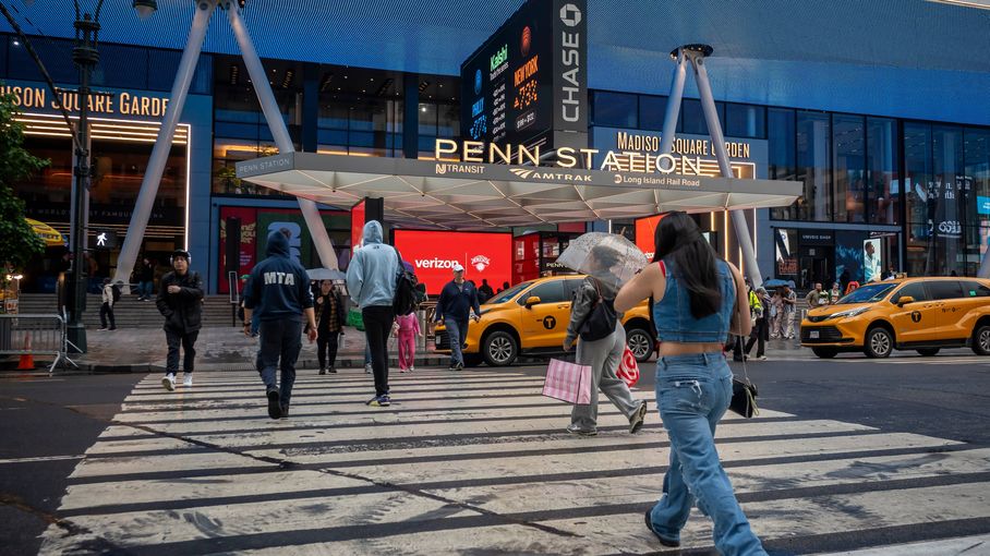 Finales NBA : la venue de Donald Trump au Madison Square Garden pour le  match 3 entre les Knicks et les Spurs, un casse-tête pour la sécurité –  franceinfo