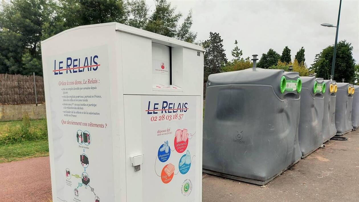 Nous sommes étranglés financièrement » : Le Relais suspend ses collectes de  textiles en Bretagne