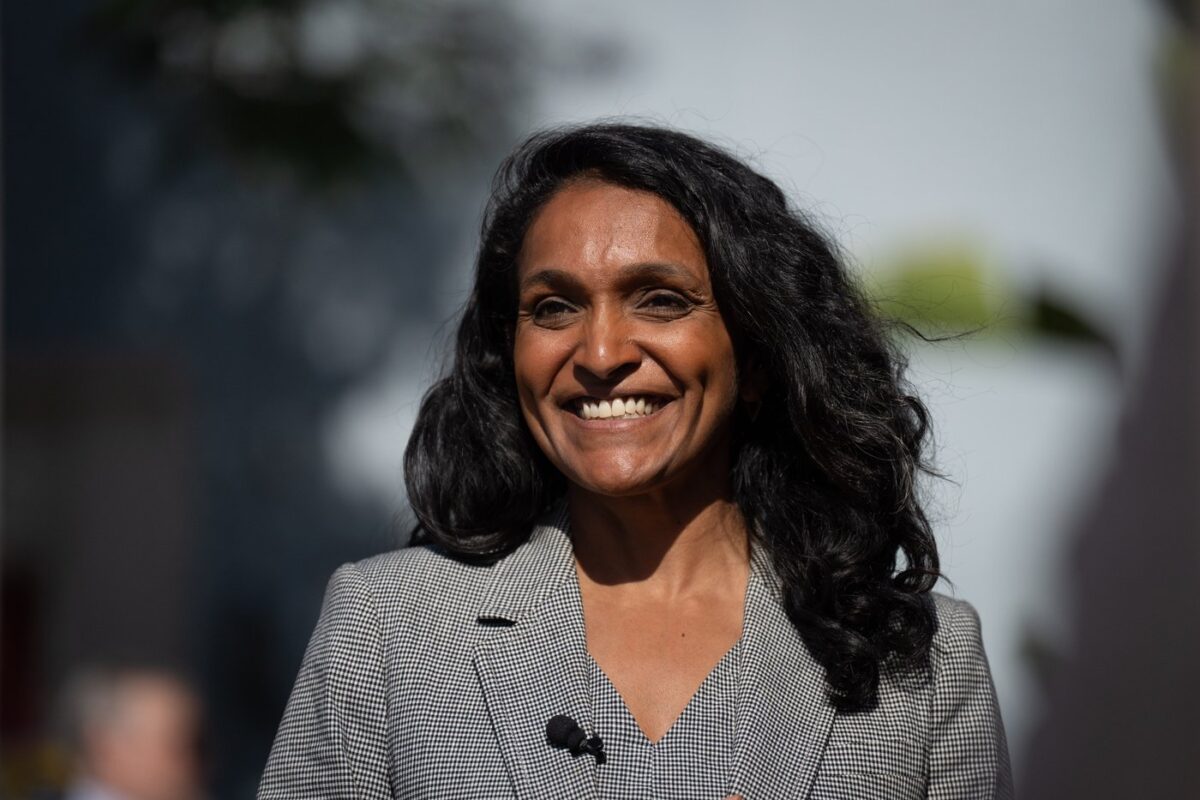 Nithya Raman et Karen Bass s'affronteront aux élections à L.A. en novembre  | L'actualité