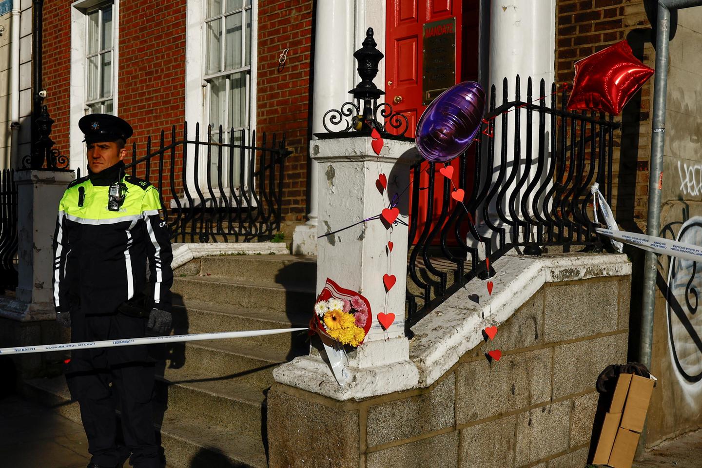 Attaque au couteau à Dublin : Alan, un lycéen français, ainsi qu'un  Brésilien et un Irlandais érigés en « héros » pour avoir maîtrisé  l'assaillant