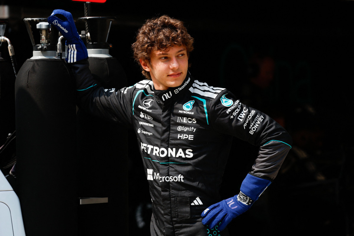 Grand Prix de Chine : à 19 ans, Kimi Antonelli devient le plus jeune pilote  de F1 à décrocher la pole position