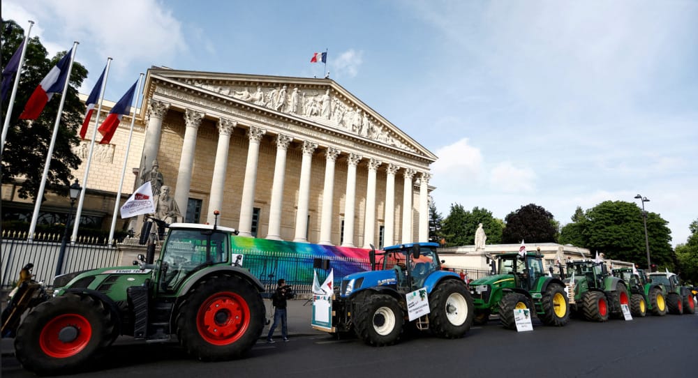 Importations, cantines, prix planchers : les amendements qui inquiètent le  gouvernement sur la loi agricole