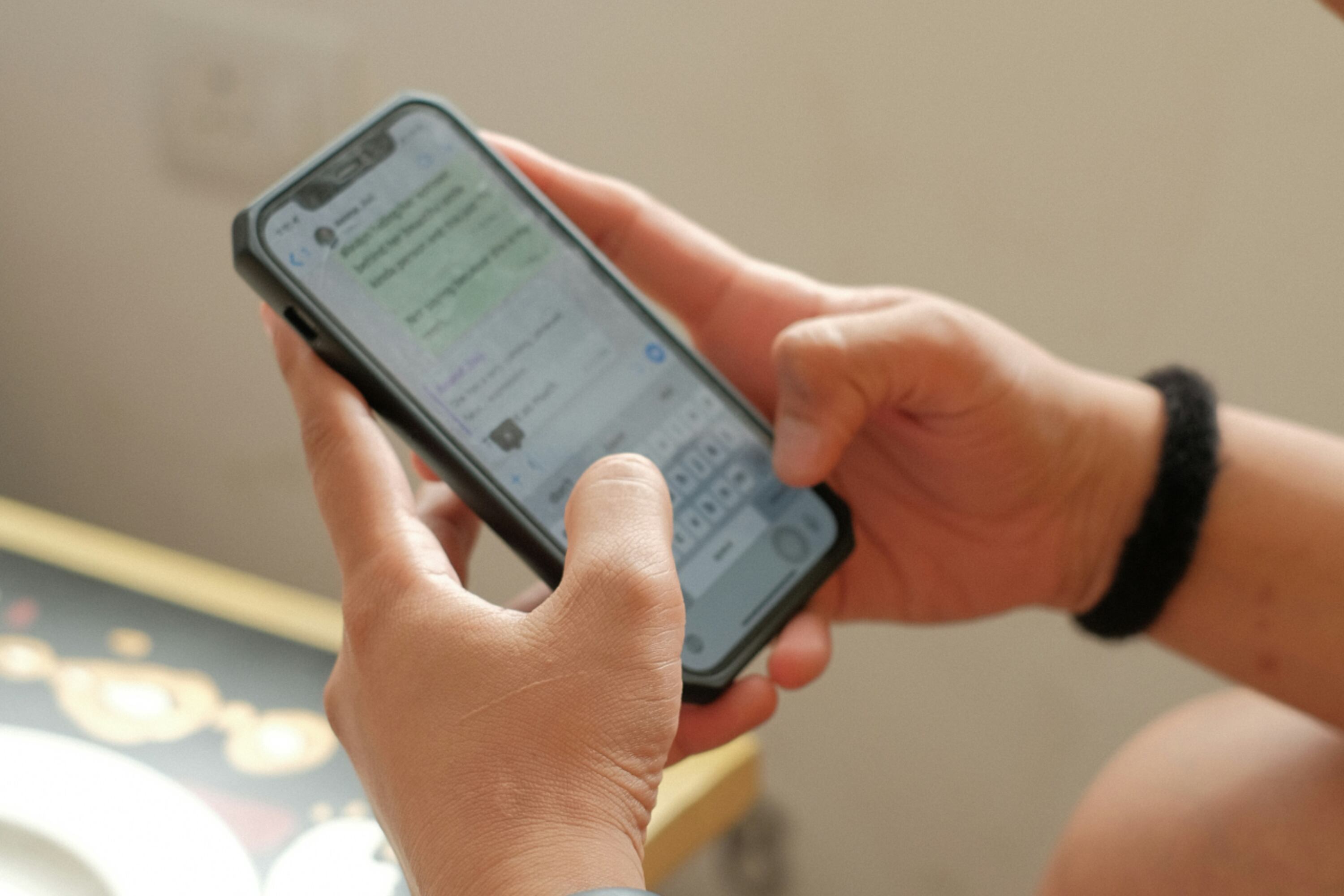 Bientôt ChatGPT dans WhatsApp ? Meta ouvre temporairement sa messagerie aux assistants  IA concurrents pour éviter une sanction de Bruxelles