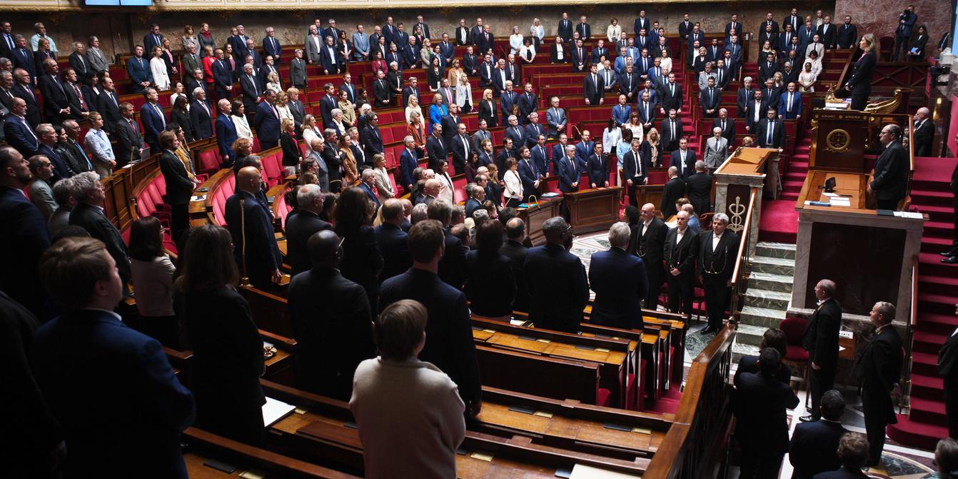 VIDEO Les images de la minute de silence observé à l'Assemblée nationale,  en hommage à Lyhanna et à « ces vies tragiquement brisées »
