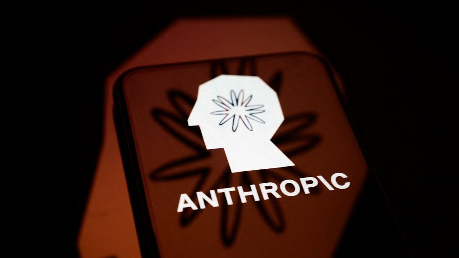 Anthropic, l'un des fleurons de l'intelligence artificielle, suggère à ses  rivaux une pause concertée afin que l'humanité s'adapte – franceinfo