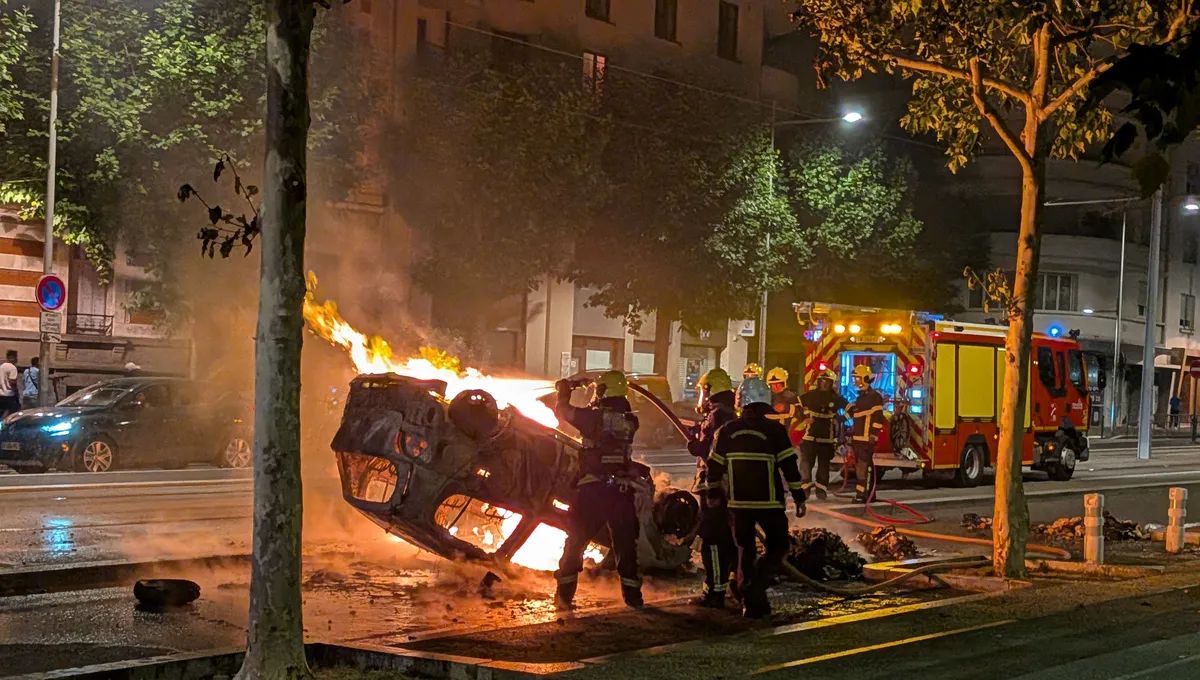 Clermont-Ferrand : un couvre-feu pour les moins de 16 ans pendant la Coupe  du monde de football - ICI
