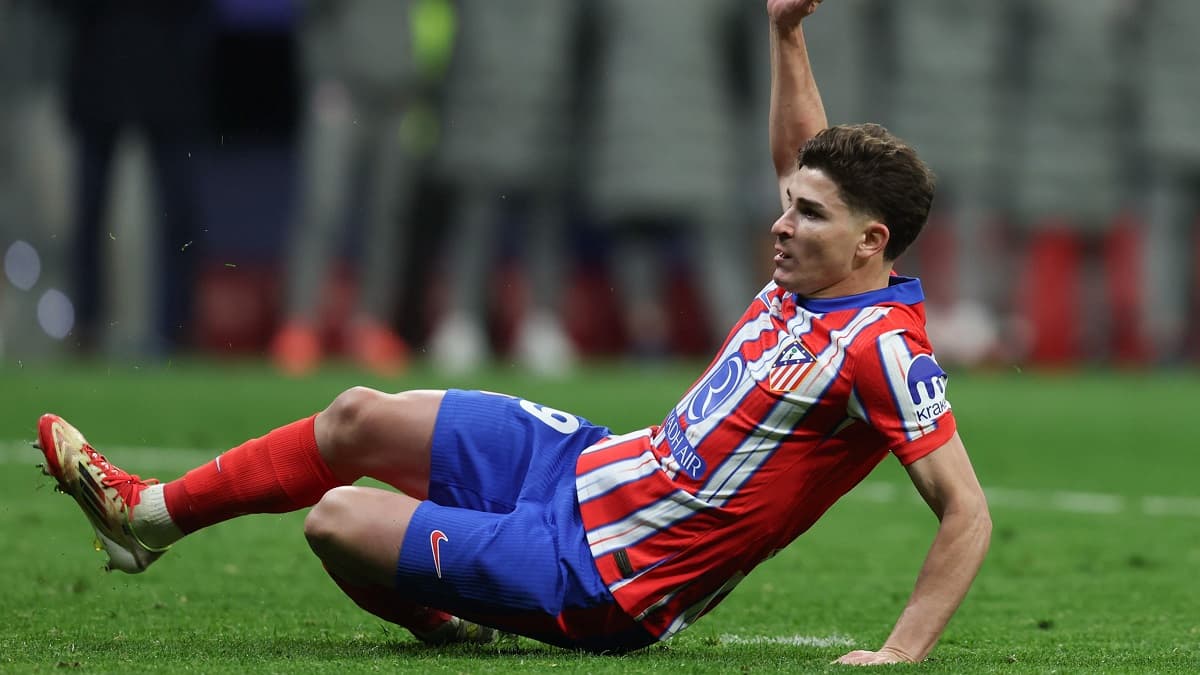 Atlético-Real: l'incroyable tir au but refusé à Alvarez pour un double  contact en vidéo