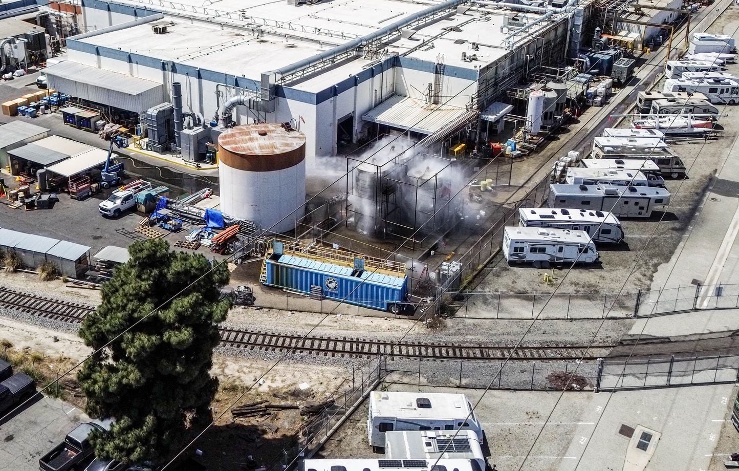 Etats-Unis : Plus de 40.000 personnes évacuées après une fuite de produits  chimiques en Californie