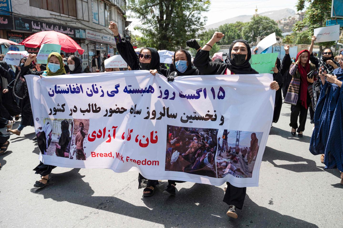 Les talibans tirent en l'air à Kaboul pour disperser une manifestation de  femmes, près d'un an après leur retour au pouvoir en Afghanistan