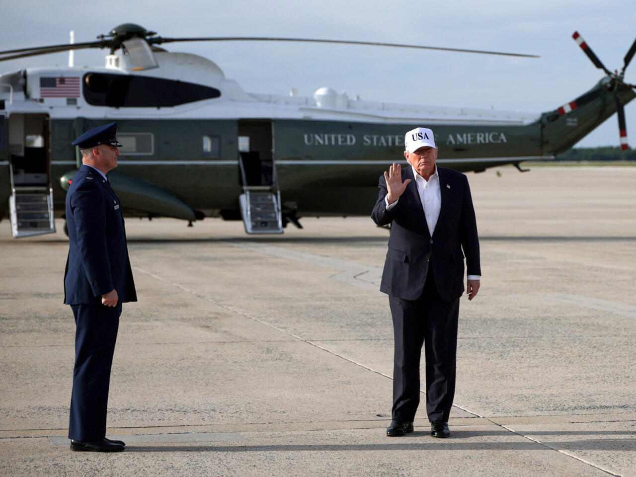 Donald Trump dit avoir renoncé à une attaque planifiée mardi contre l'Iran  - RFI