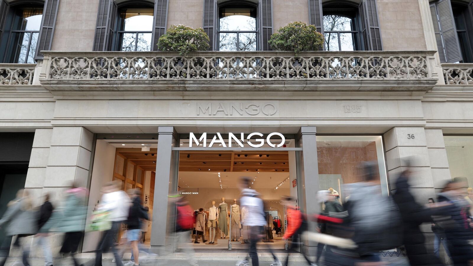 Mango veut ouvrir 45 magasins en France dans les deux ans, près de 700  emplois à la clé - Le Parisien