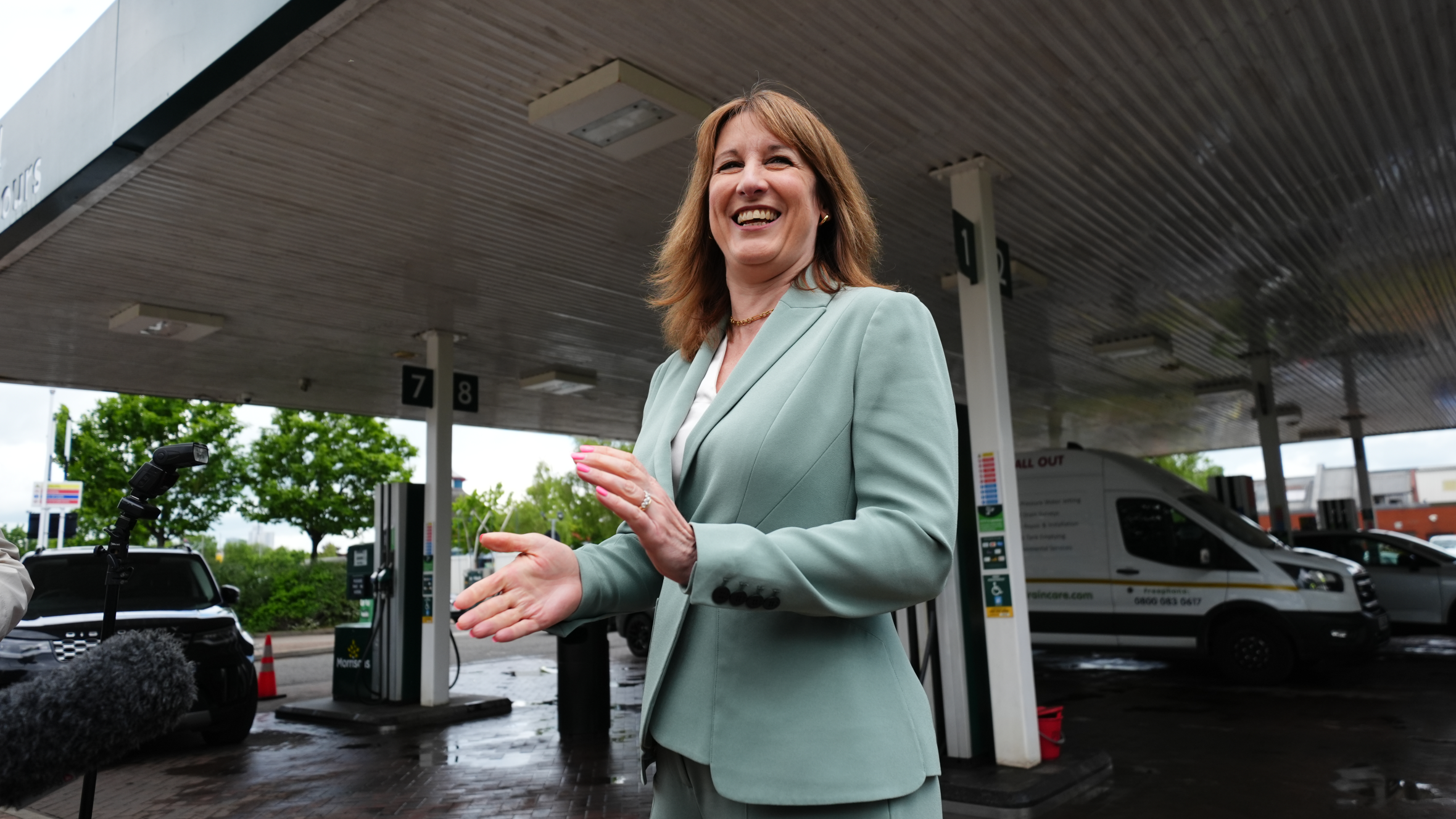 Rachel Reeves tells cabinet to buy British for key industries