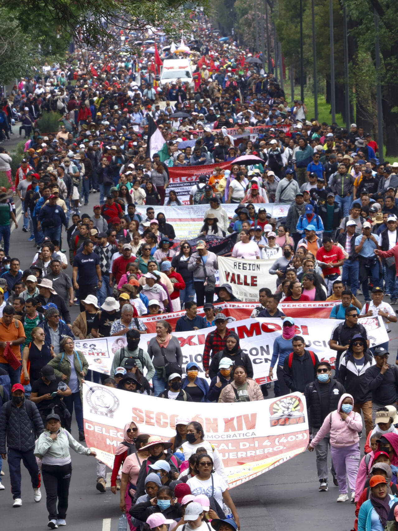 Mondial : à Mexico, des milliers de manifestants ont bloqué l'accès au  stade Aztèque - France 24