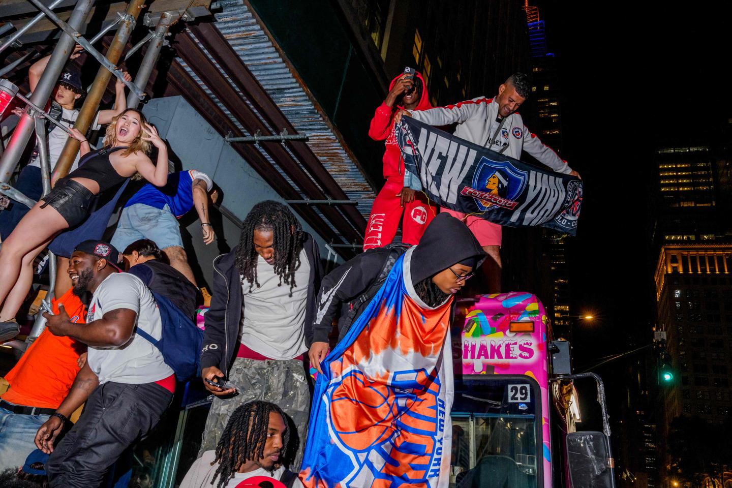 Les photos des rues de New York enflammées par le retour des Knicks en finales  NBA
