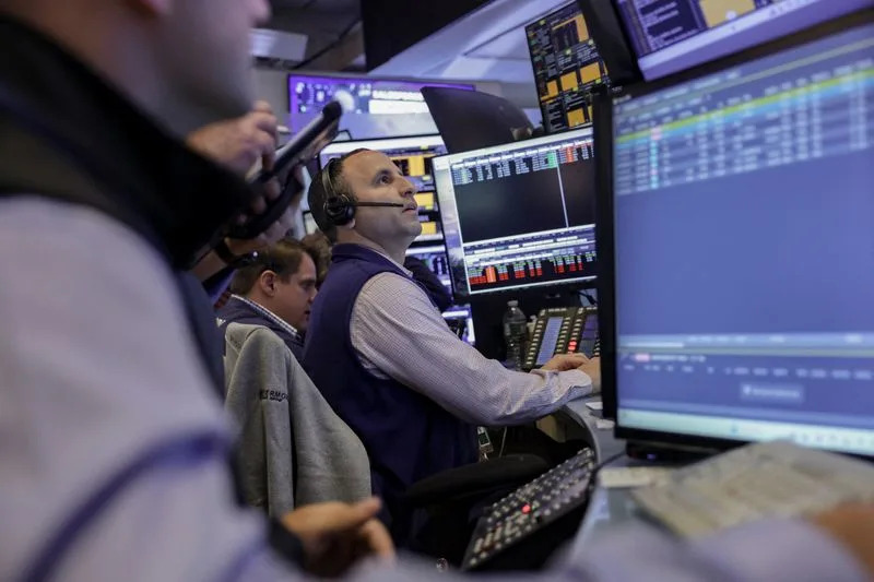 Wall Street ouvre en léger repli après les frappes USA-Iran et les données  sur l'inflation - Yahoo Actualités France