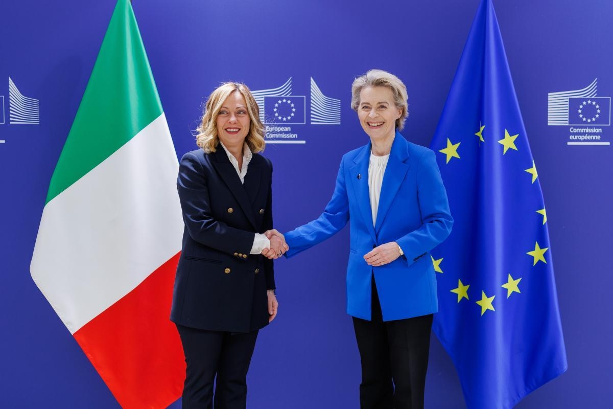 Ursula ne sait pas dire “non” à Giorgia