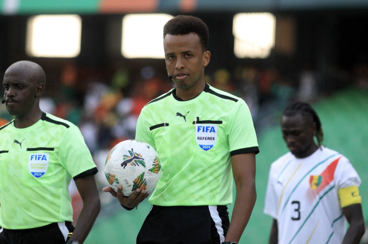Mondial 2026 : l'arbitre somalien Omar Artan écarté de la compétition après  avoir été refoulé par la police aux frontières états-unienne - L'Humanité
