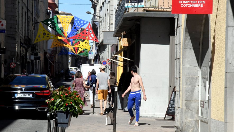 Une recrudescence de personnes qui déambulent torse nu" : le maire de  Narbonne prend un arrêté municipal sur les tenues vestimentaires -  lindependant.fr