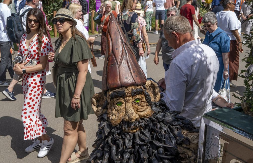 At Chelsea Flower Show, gnome controversy and 'good British madness' | The  Seattle Times