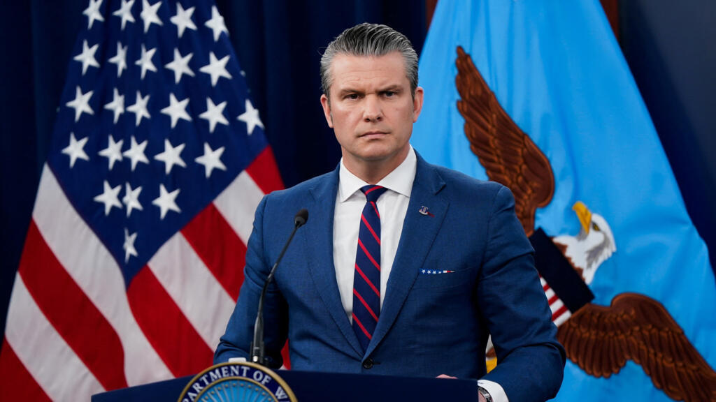 États-Unis: des élus démocrates veulent destituer Pete Hegseth pour abus de  pouvoir et crimes de guerre - RFI