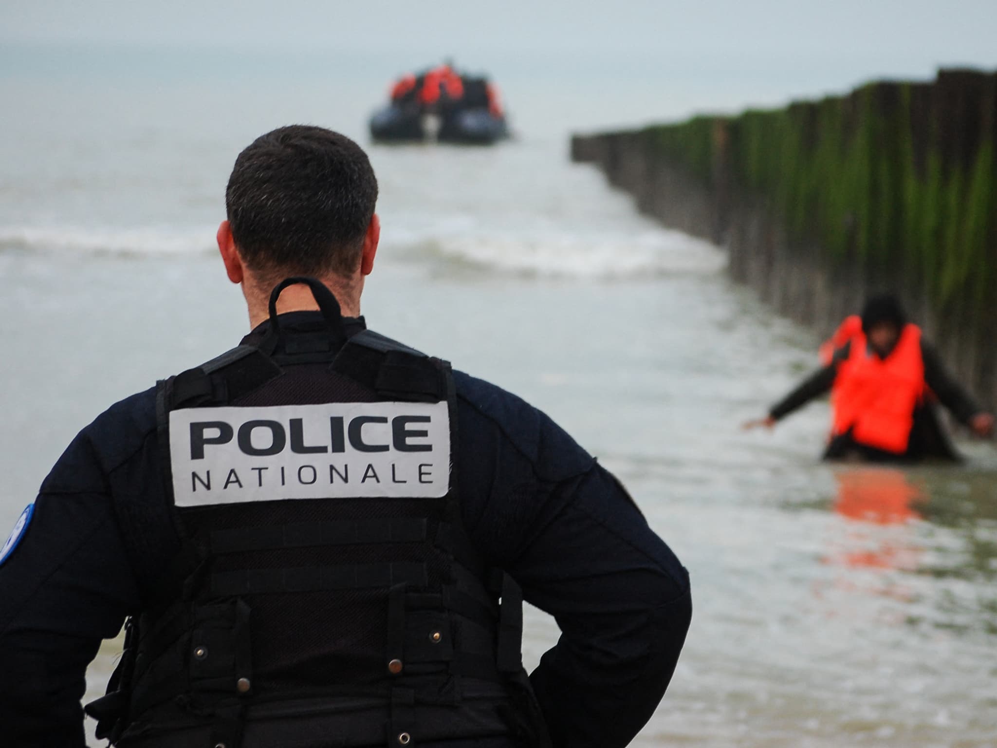 Traversée de la Manche: des passeurs présumés jugés pour la mort de sept  migrants dans la Manche en 2023
