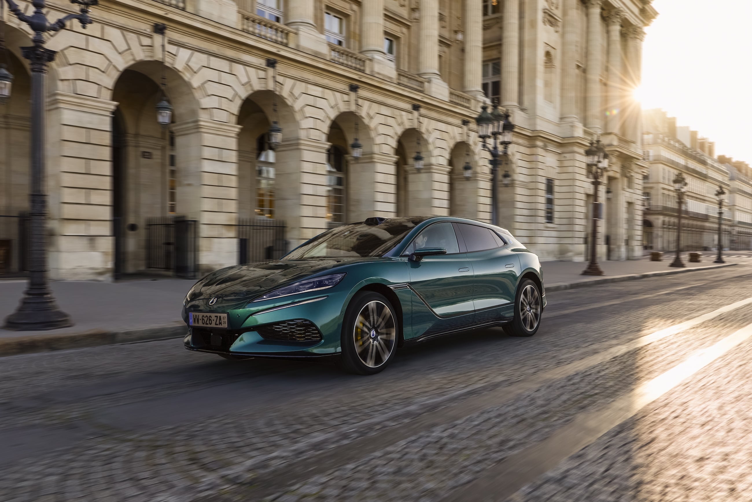BYD Flash Charging : les premières bornes de recharge ultra-rapides sont en  Europe — Frandroid