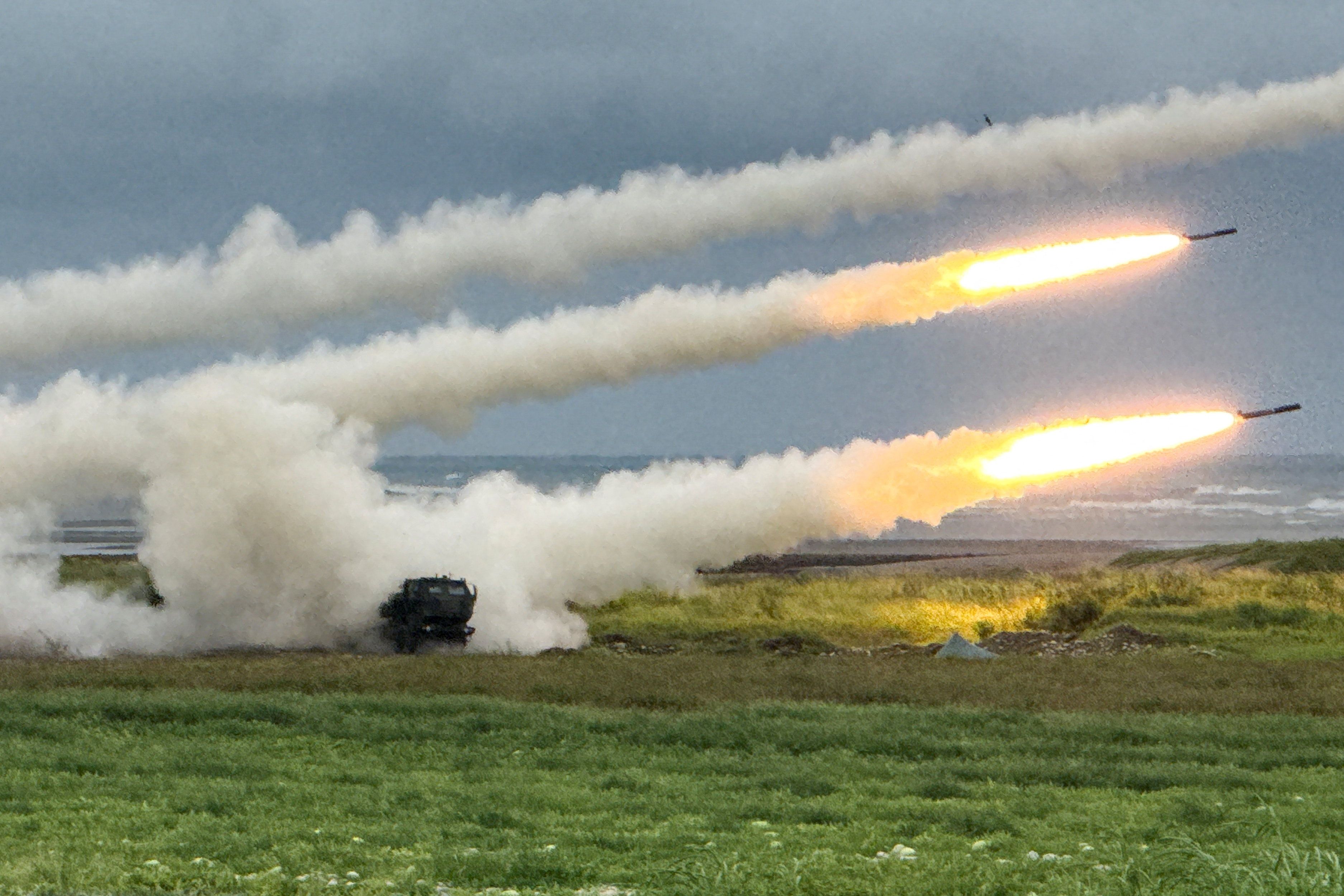 Taïwan teste ses lance-roquettes HIMARS lors d'exercices de défense mobile  contre une invasion | Zonebourse Suisse