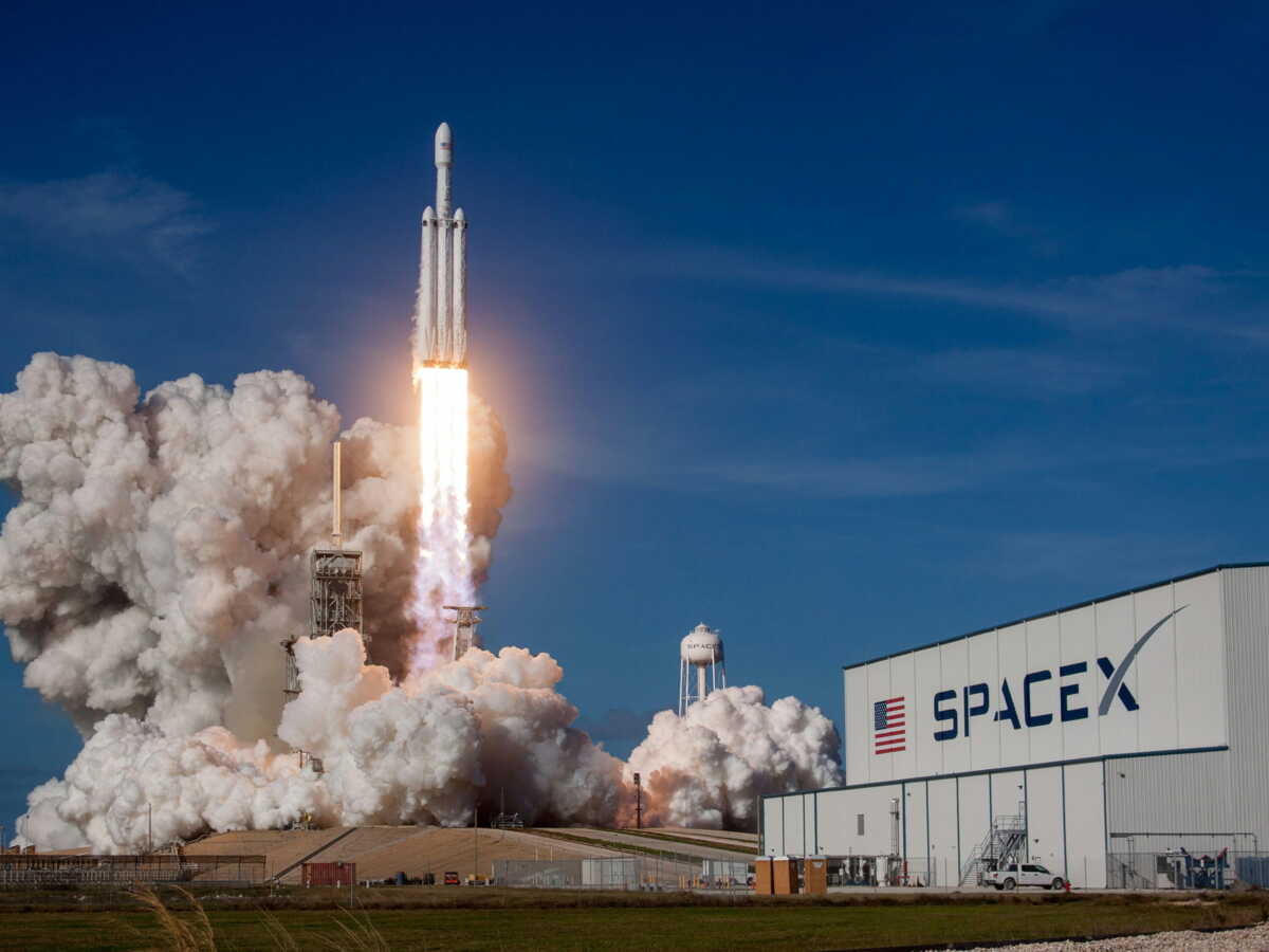 SpaceX vers une IPO historique : Elon Musk dépose le dossier d'introduction  en bourse - Capital.fr
