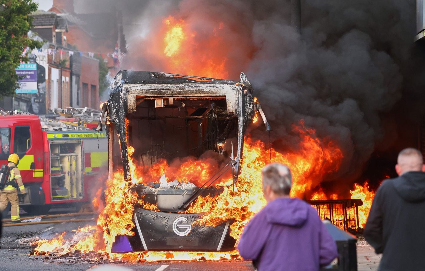Irlande du Nord : Attaque au couteau, vidéo, violences anti-immigrés… Le  point sur les émeutes à Belfast