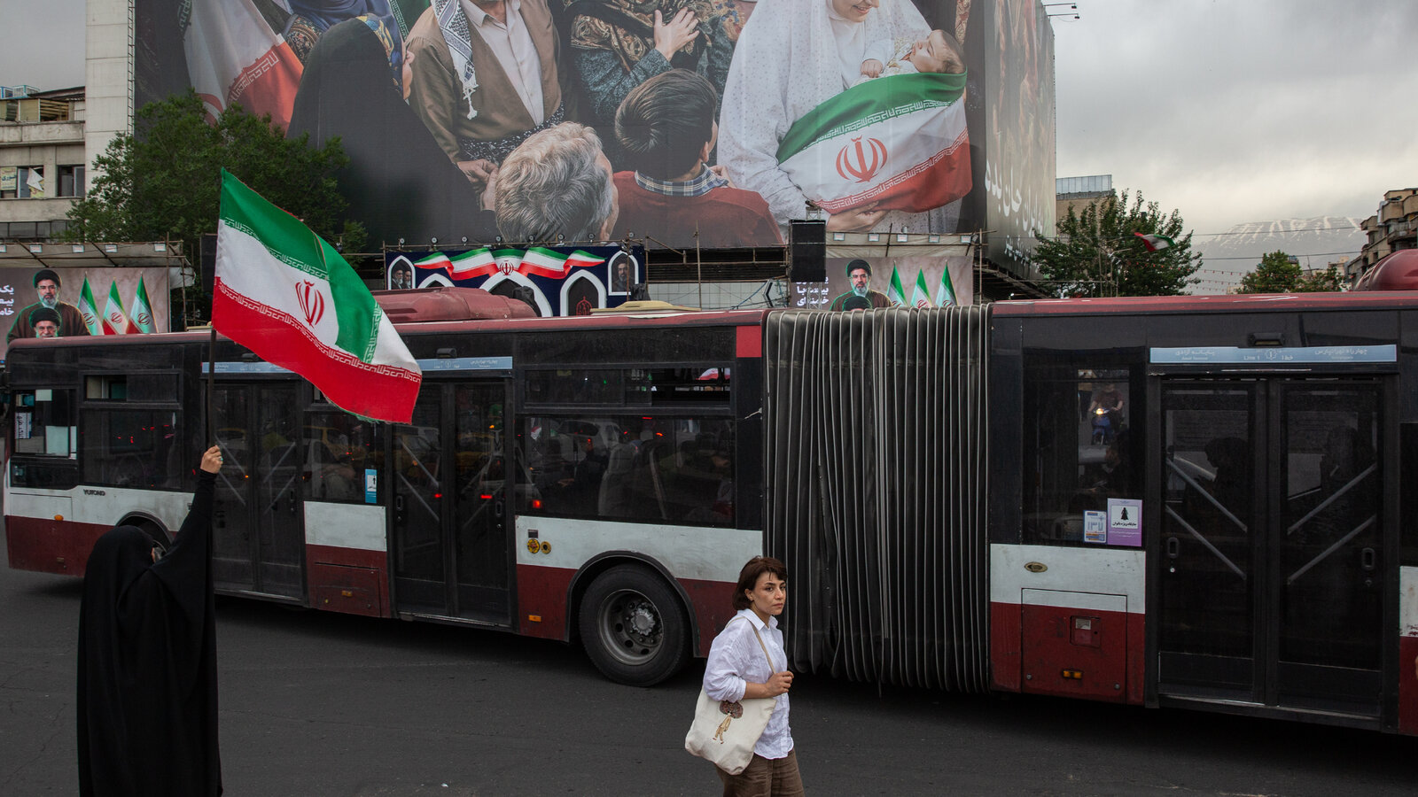 Iran Begins Lifting Monthslong Internet Blackout, Officials Say - The New  York Times