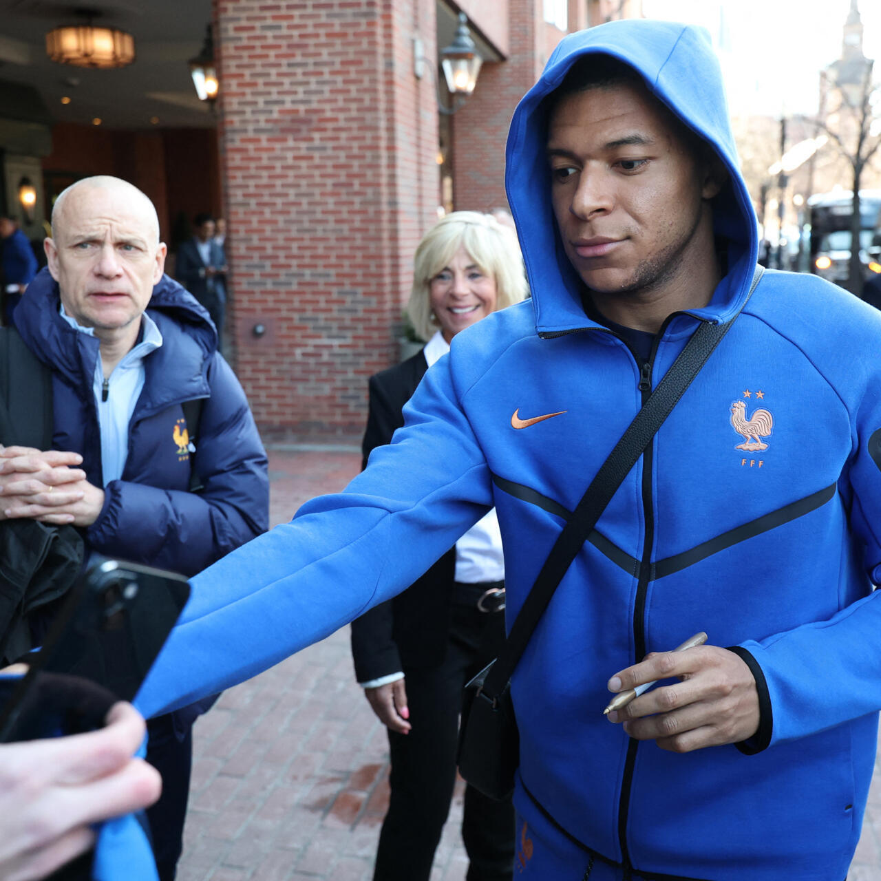 Football : les Bleus sont à Boston avant d'affronter le Brésil et la  Colombie - Sports - France 24