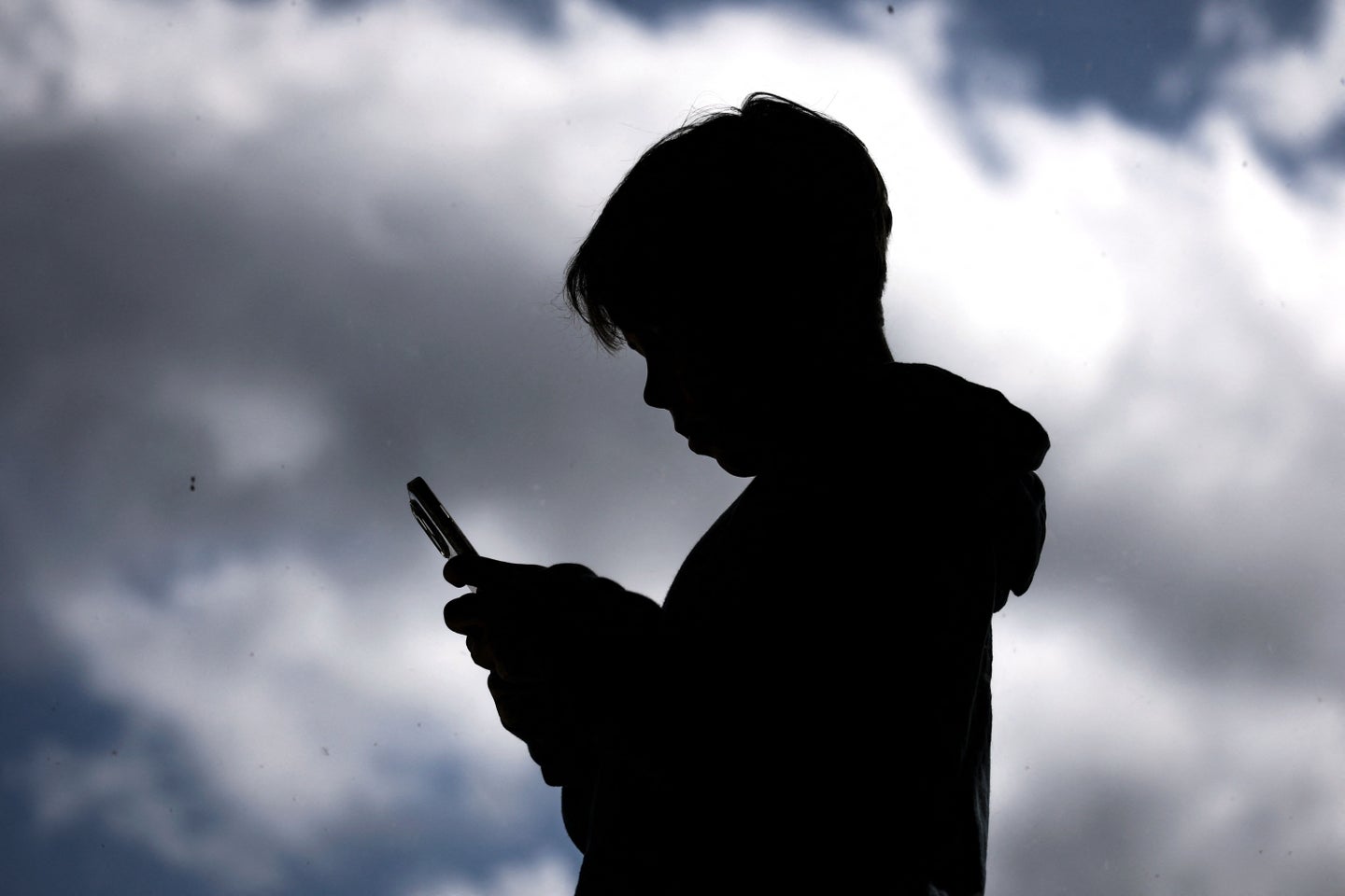 La restriction des réseaux sociaux aux jeunes proposée par le gouvernement  Carney est-elle réaliste ? | Le Devoir