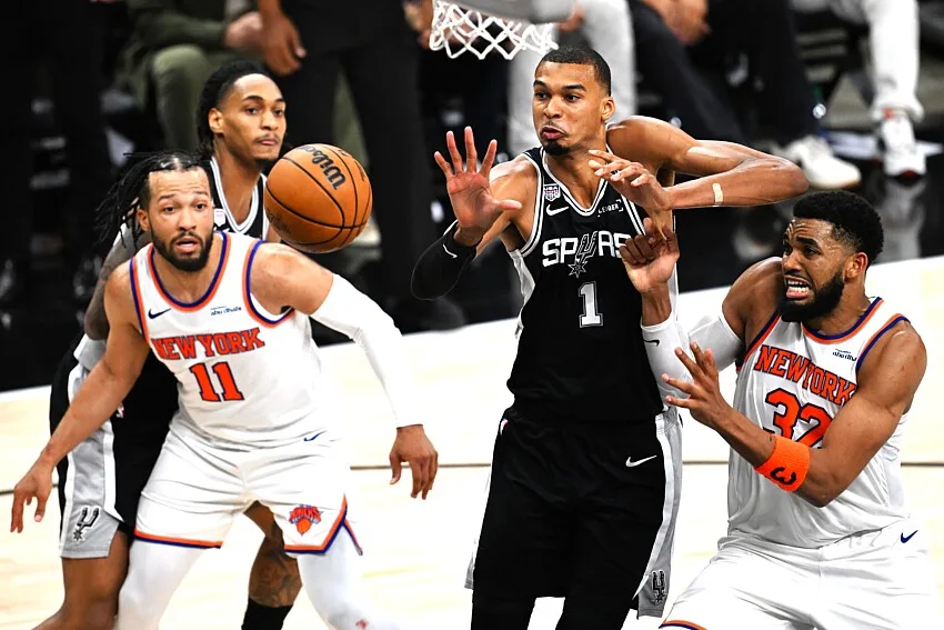 Finale NBA : Wembanyama et les Spurs au bord du gouffre face aux Knicks -  Sport.fr