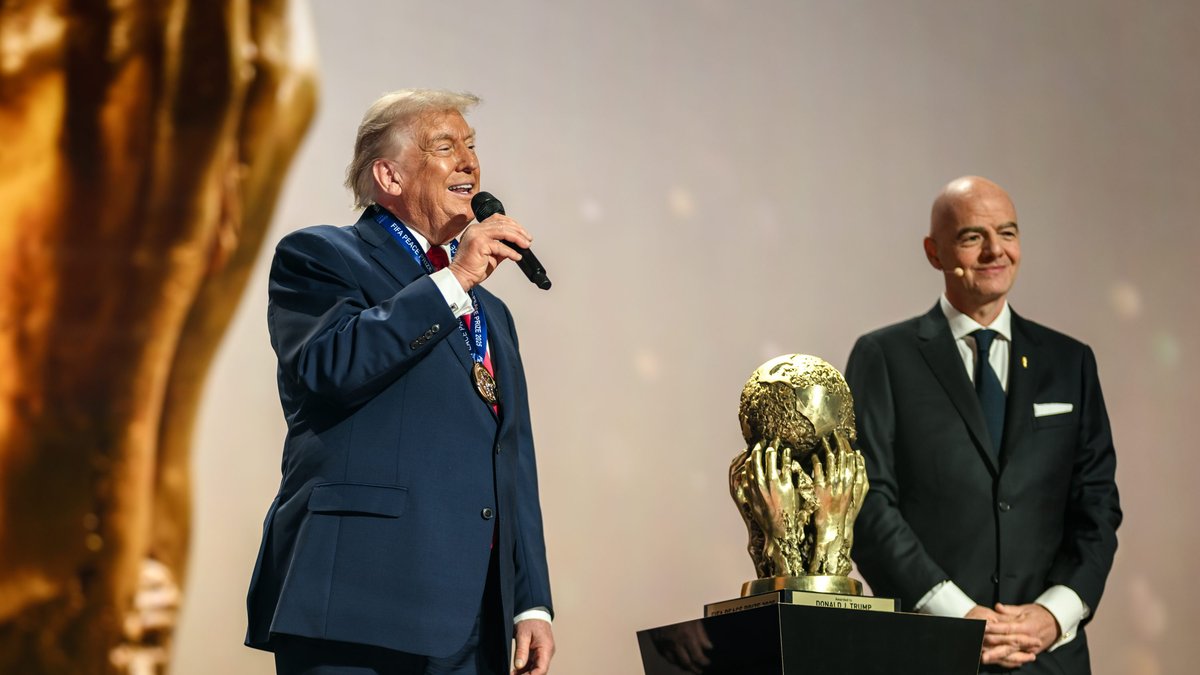 Gianni Infantino affirme que Donald Trump "mérite" le Prix de la paix et  s'offusque des menaces de boycott de la Coupe du monde 2026 - ladepeche.fr