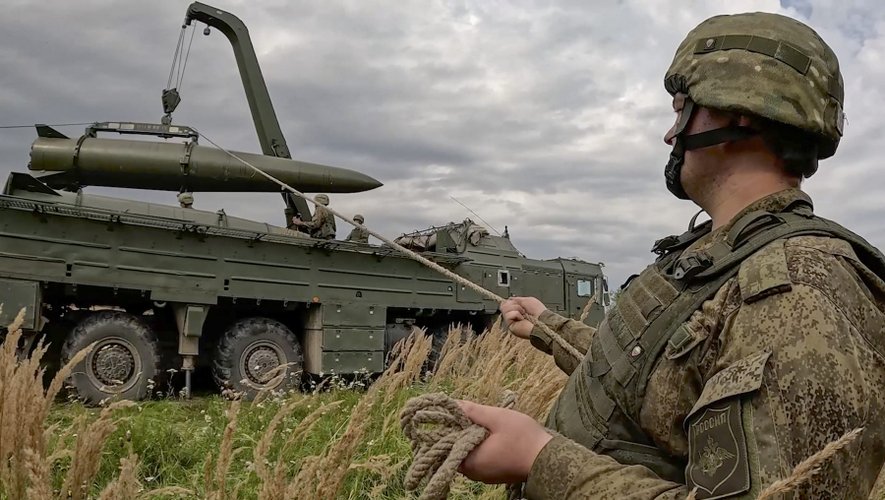 Guerre en Ukraine : plus de 7 mètres de long, il peut atteindre la vitesse  de 7 200 km/h... Les Ukrainiens présentent le missile FP-7.x conçu pour  chasser les Iskander russes - lindependant.fr