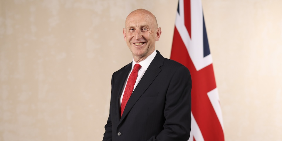 Grande-Bretagne : John Healey fait le ménage dans les capacités des forces  armées