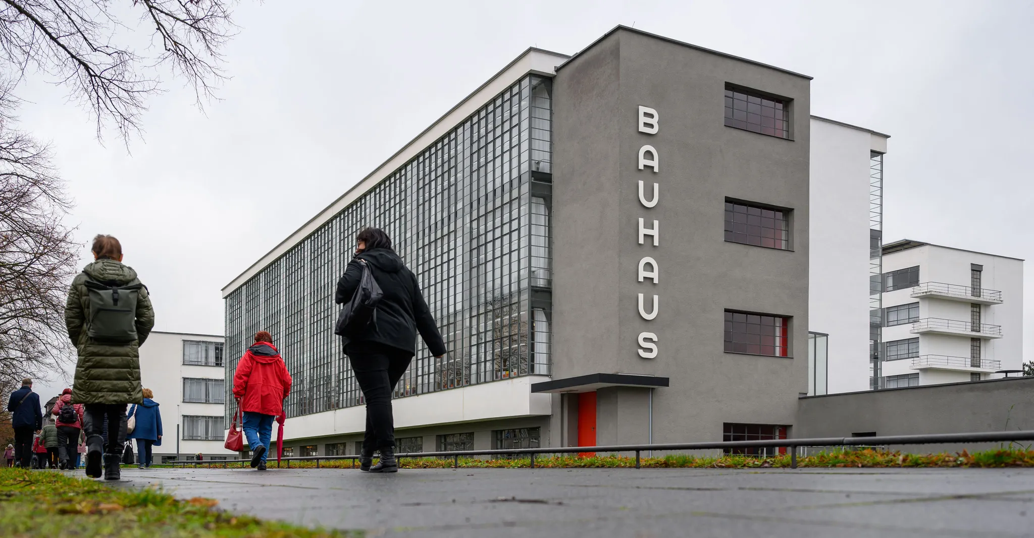 En Allemagne, l'AfD s'attaque à l'héritage architectural du Bauhaus |  France Inter