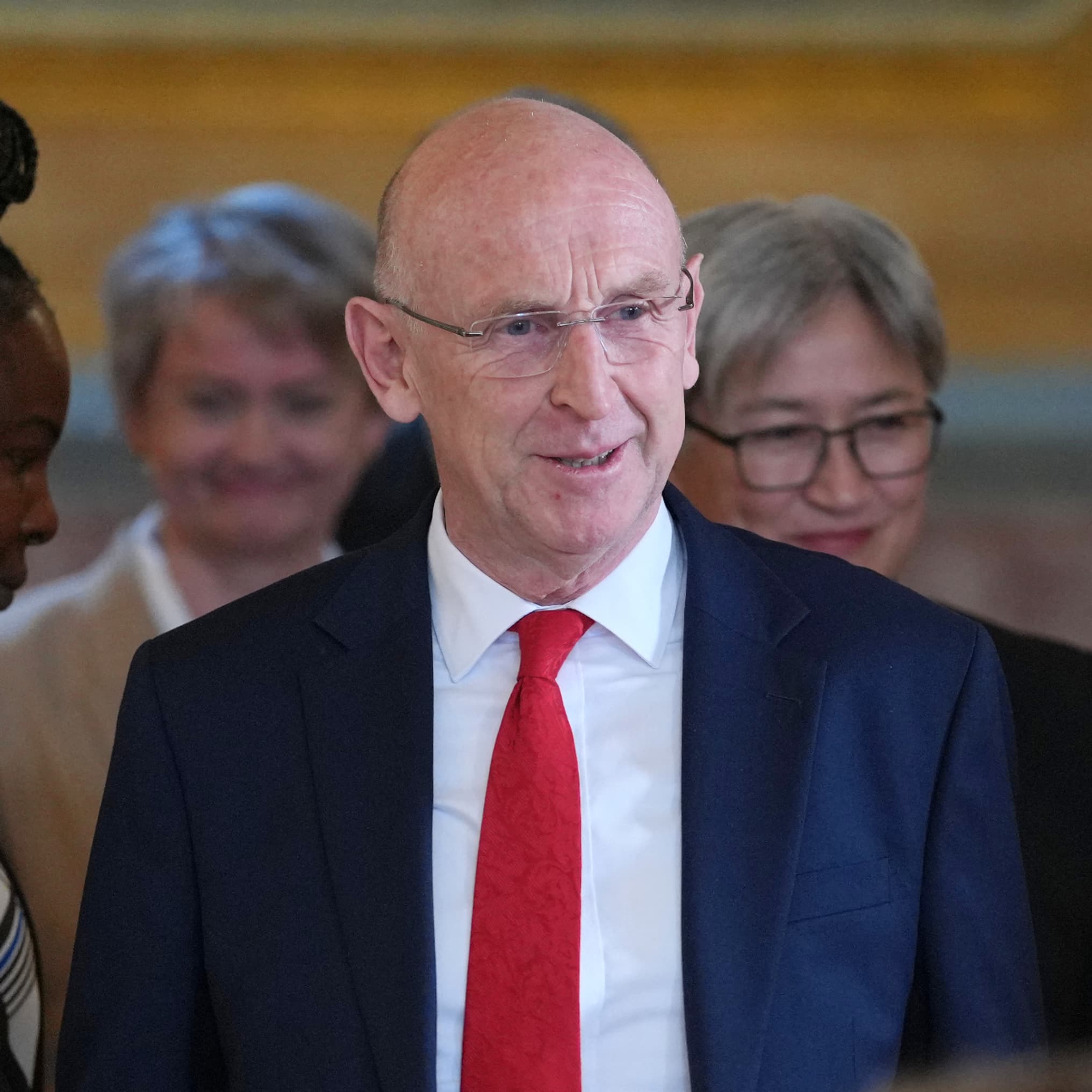 Vous n'avez pas été en mesure de mobiliser les ressources pour défendre le  pays": le ministre britannique de la Défense claque la porte du gouvernement
