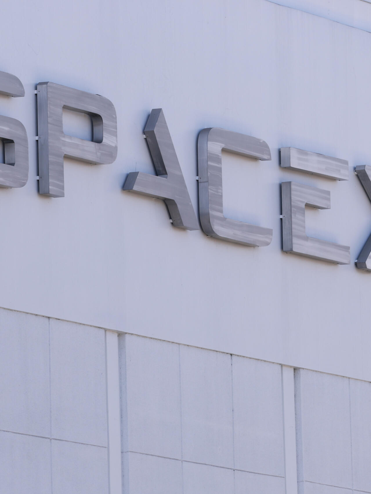 Pour entrer en Bourse, SpaceX veut lever 75 milliards de dollars, un record  - France 24
