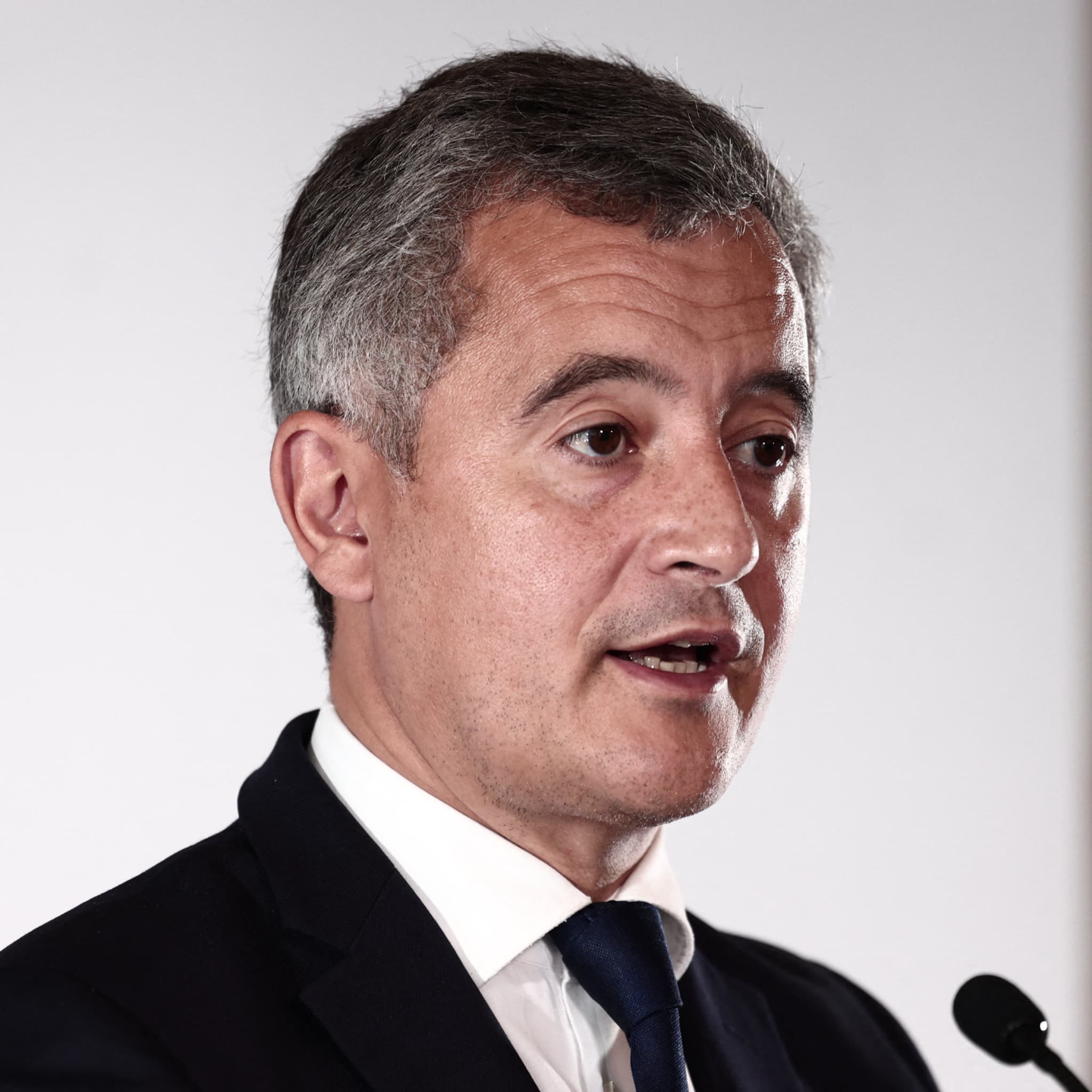 Mort de Lyhanna: confronté à des appels à la démission, Gérald Darmanin  refuse de "quitter le bateau en pleine tempête"