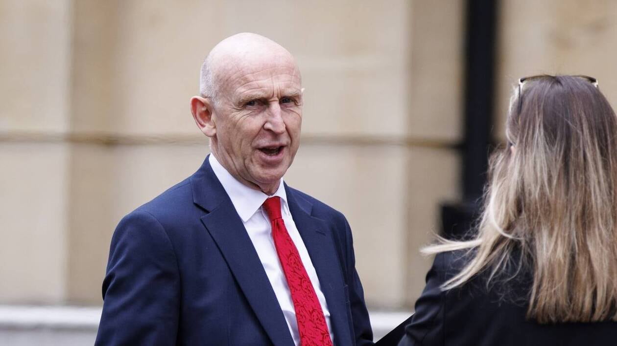 Royaume-Uni : démission du ministre de la Défense John Healey, après un  désaccord avec le Premier ministre Keir Starmer
