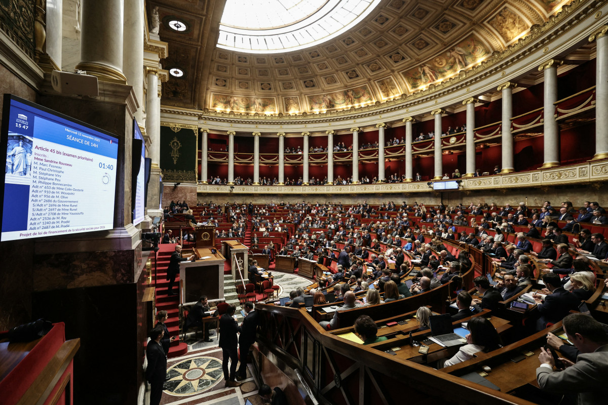 L'Assemblée nationale vote largement la suspension de la réforme des  retraites
