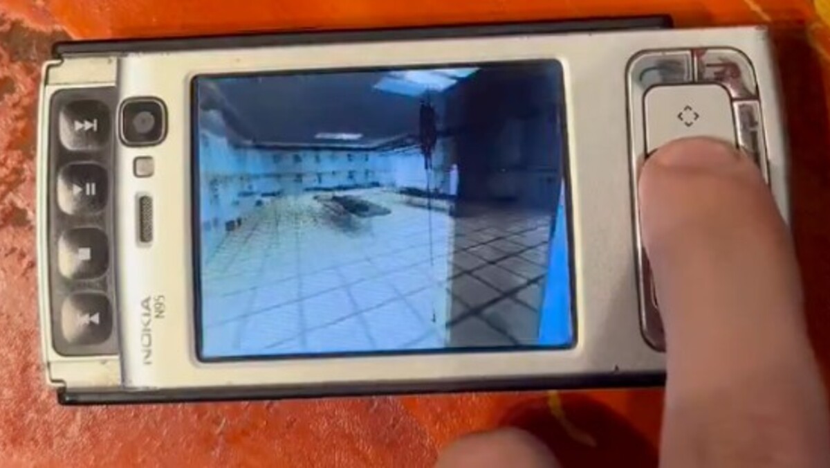 Half-Life gira su un Nokia N95: 30 FPS e supporto a mouse e tastiera sul  telefono del 2007 | DDay.it