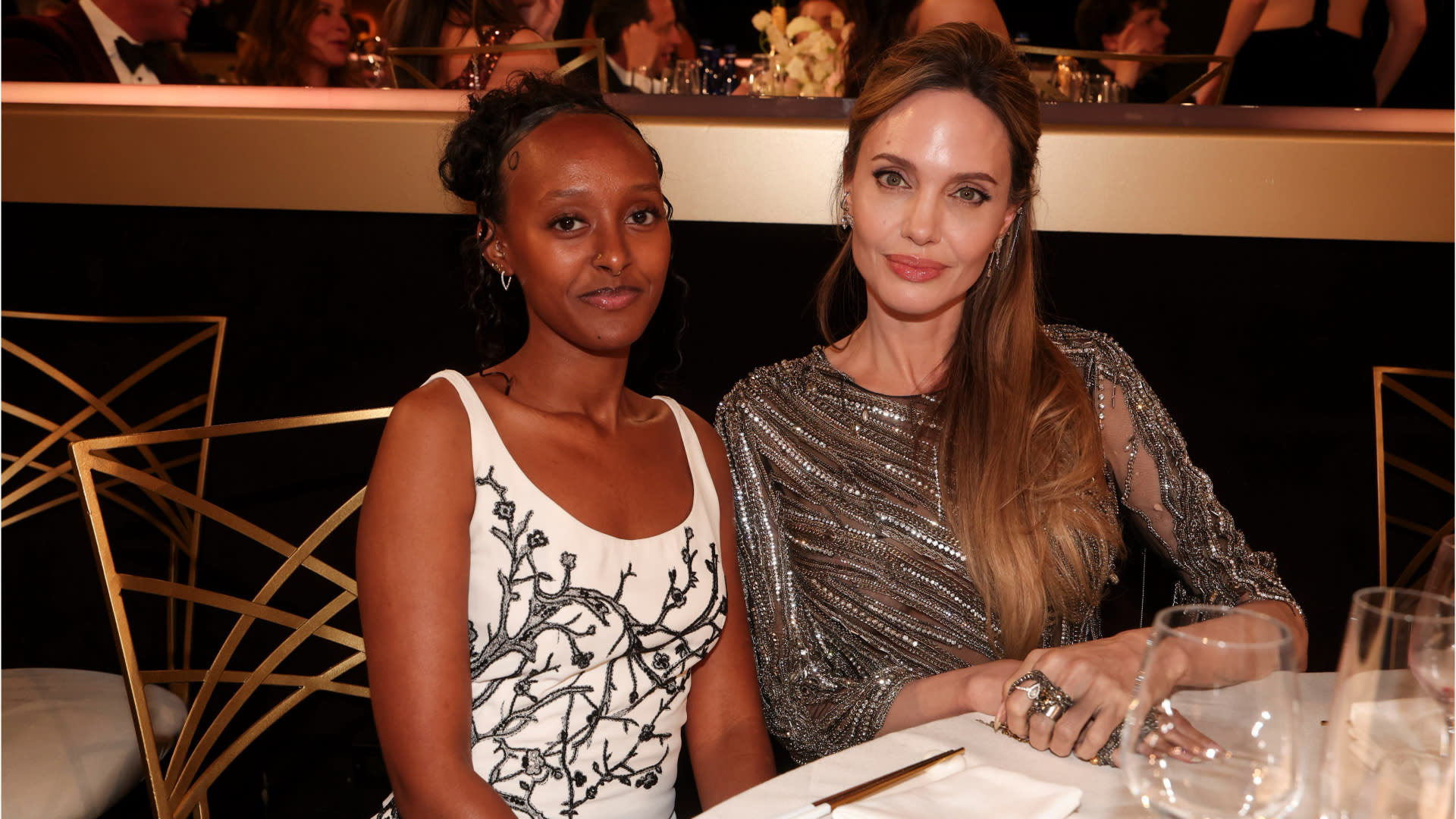 Zahara Jolie-Pitt veut retirer «Pitt» de son nom à l'état civil - Yahoo  Style France
