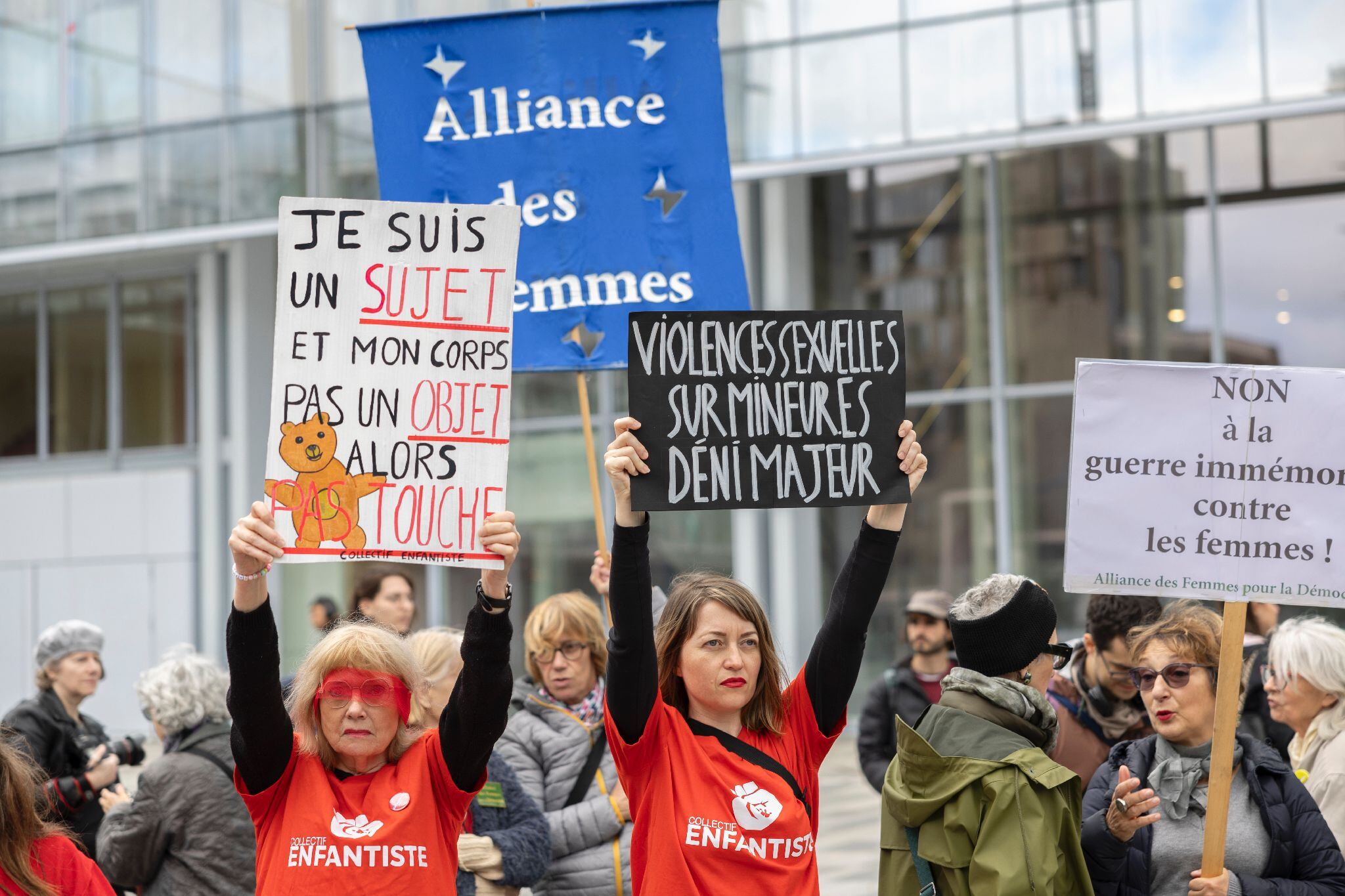 Violences sexuelles: des dizaines de manifestations devant les palais de  justice en France – L'Express