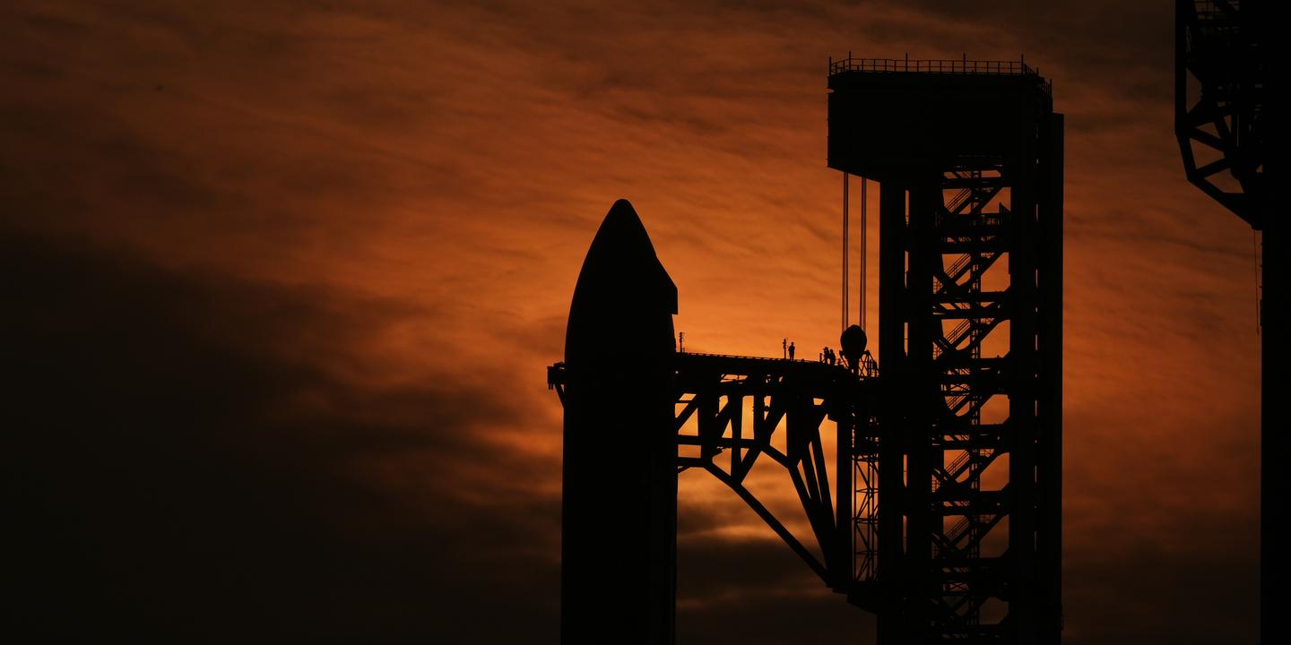 Avec SpaceX, Elon Musk lance l'introduction en Bourse de tous les  superlatifs, avec une valorisation espérée entre 1 750 et 2 000 milliards  de dollars