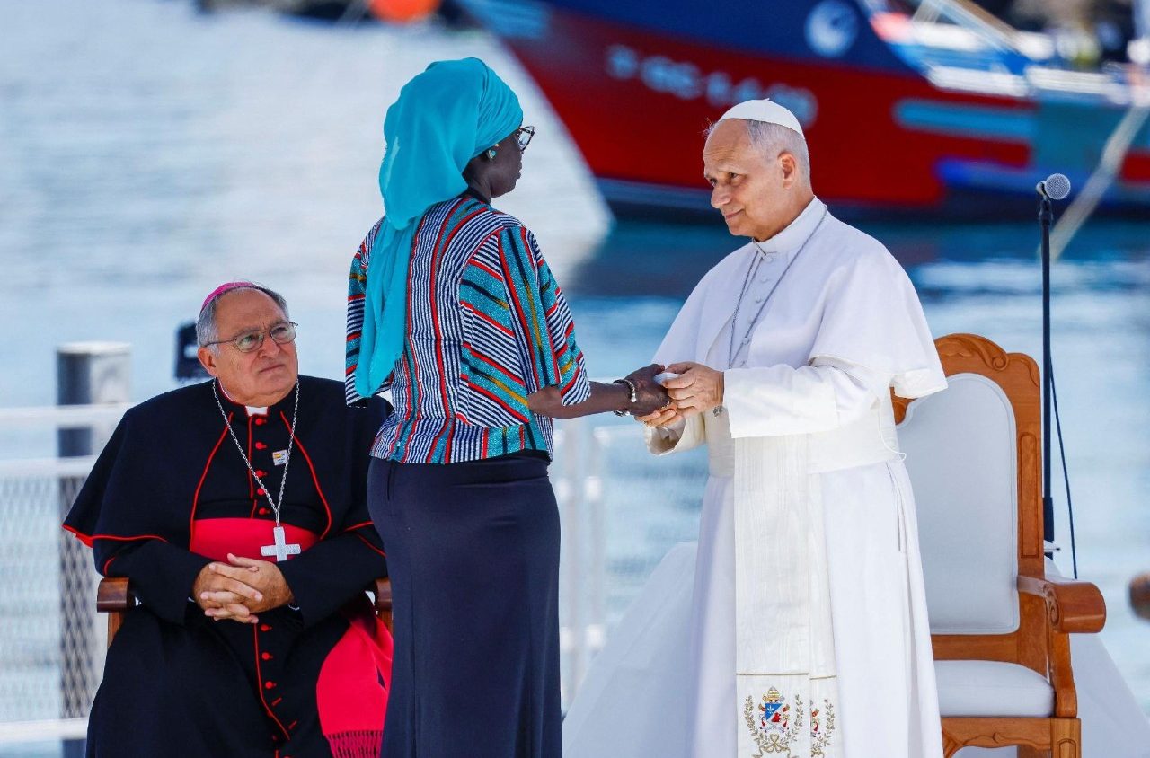 Aux Îles Canaries, Léon XIV appelle à reconnaître le Christ dans les  migrants - Vatican News